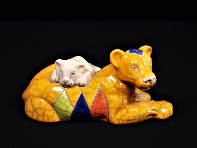 Raku Pottery  - Leeuwin met welp, handmade in South Africa